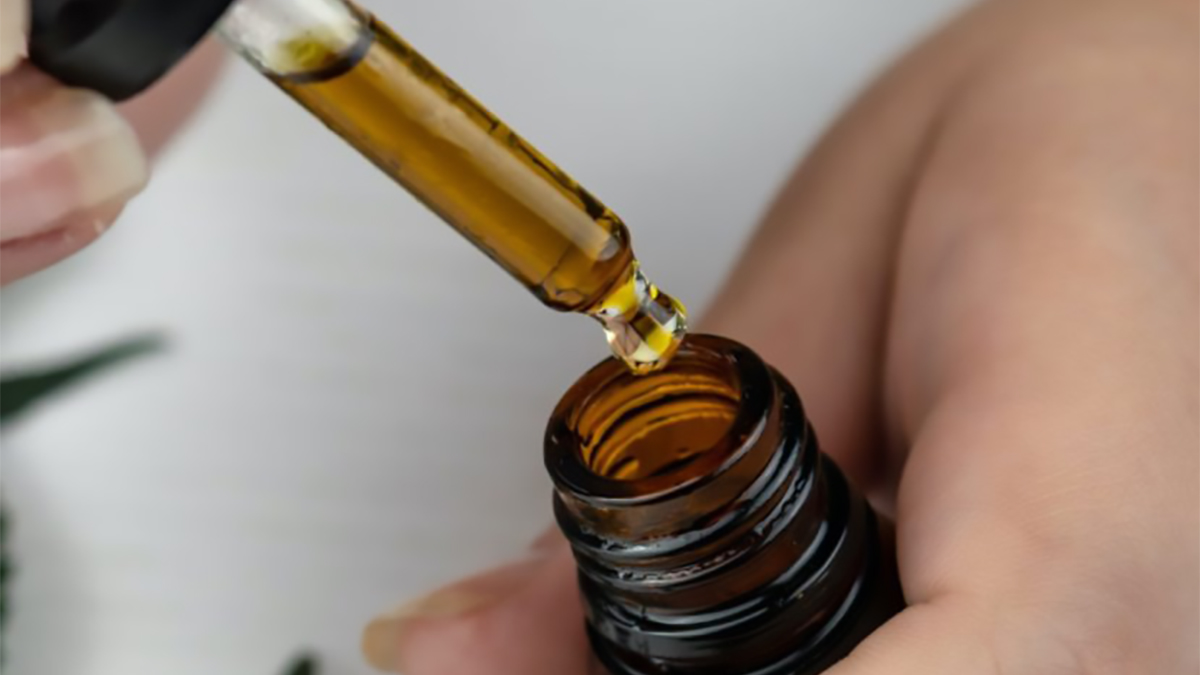 Image of CBD oil Bottle and Tincture